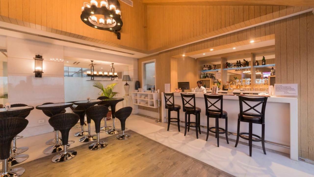 Costa Riviera Hotel Bénarès Extérieur photo