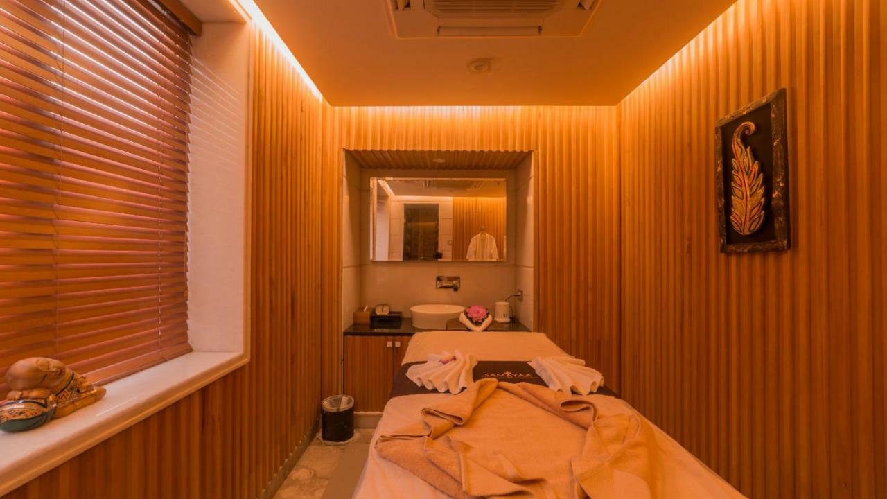 Costa Riviera Hotel Bénarès Extérieur photo
